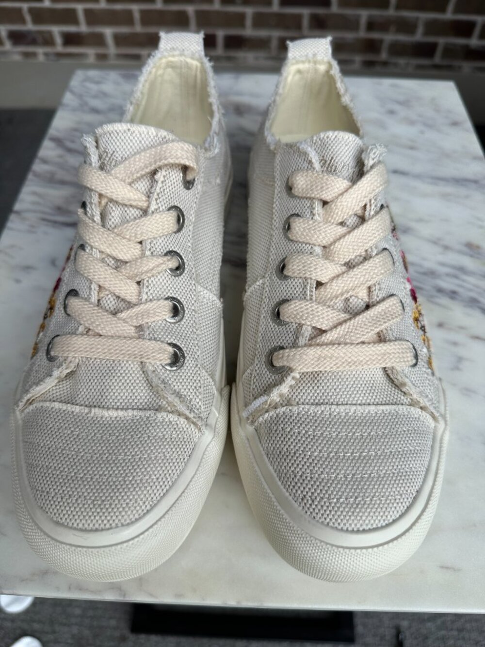 Blowfish Malibu Sadie-Sun Floral Sneakers Embroidery Cream Women's Size 10 NEW - Picture 8 of 14